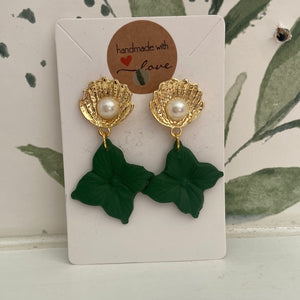 Floral 4-petal with gold seashell and pearl , green