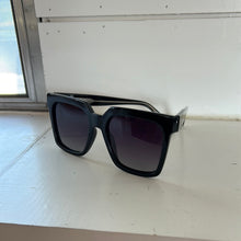 Load image into Gallery viewer, Diff Sunglasses